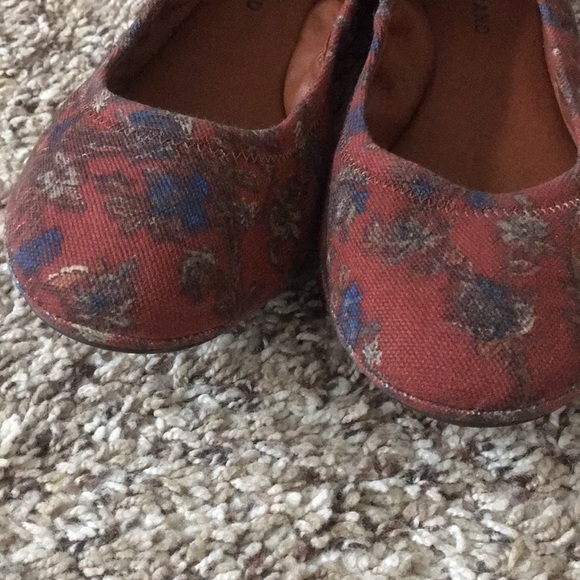 Lucky Brand Slip-On Floral Shoes - Picture 3 of 8
